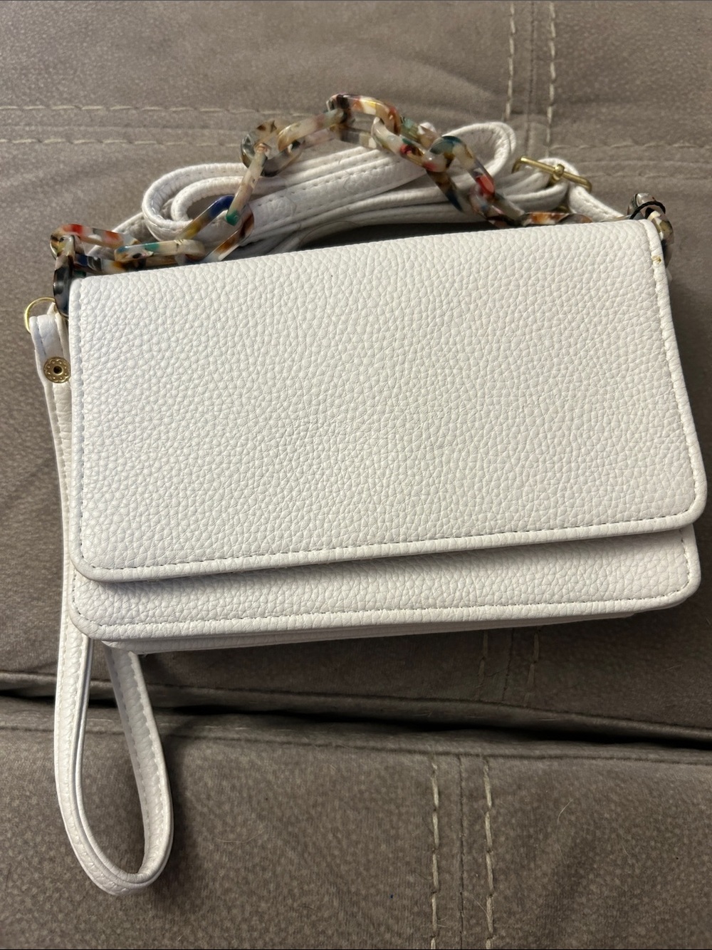 mundi White Pebbled Crossbody with Multicolor Acrylic Chain